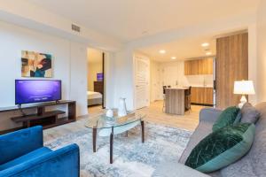 Luxury Apt with Kitchen & Gym