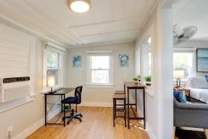 1 Mi to Lake Worth Beach Park Chic Studio