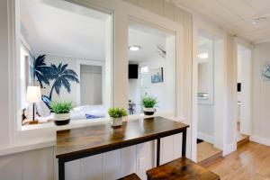 1 Mi to Lake Worth Beach Park Chic Studio