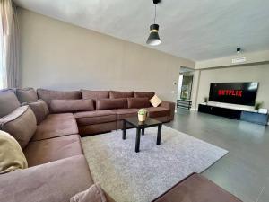 The Premium Spot - 4 BR Steps from TGV