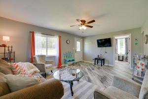 All-Season Getaway in Frederic Bring Your Pets!