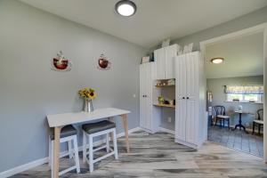 All-Season Getaway in Frederic Bring Your Pets!