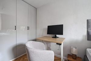 Prime Prive Apartment 65TV AC Standing Desk King Bed