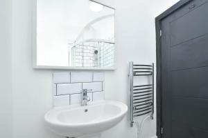 Townhouse @ 202 Walthall Street Crewe