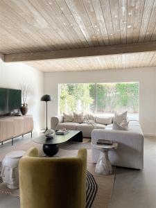 Meiselman Mid Mod Pool and Spa in Sunrise Park