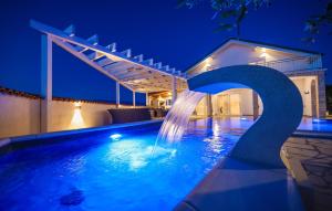 Gorgeous Home In Vrsi With Wifi