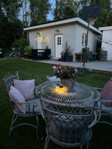 Charmig liten stuga i Södertälje Kungsdalen