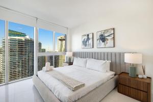 Sky High Penthouse Corner 2BR 2BA Icon Brickell