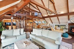 Oceanfront, Serenity Under the Sea, Tiki Bar and Grand Deck!