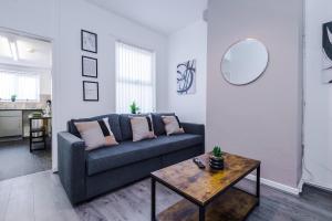 Stylish Three Bedroom House in Liverpool by Eason Stays, Ideal For for Weekend Getaways & Business Travellers - with Free parking!