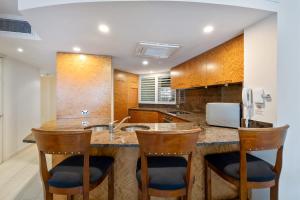 ZANZ205- Exclusive Outdoor Spa with Ocean Glimpses