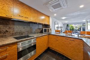 ZANZ205- Exclusive Outdoor Spa with Ocean Glimpses