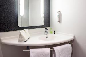Hotels ibis Saint Quentin Basilique : Chambre Double Standard