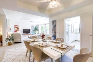 Sunny Palm Springs Haven Fenced Patio, 6 Pools!