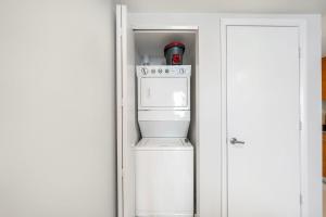 Incredible Ocean View 1BR 1BA Icon Brickell