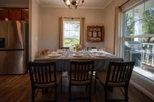 Luxury cottage near lake Belton - WiFi A/C - 基林