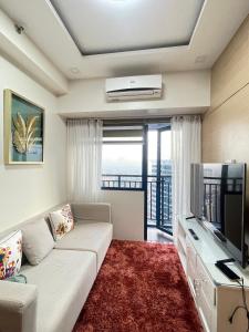 Beauty Makati Penthouse 4 room Family Condo