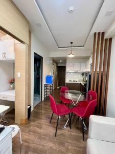 Beauty Makati Penthouse 4 room Family Condo