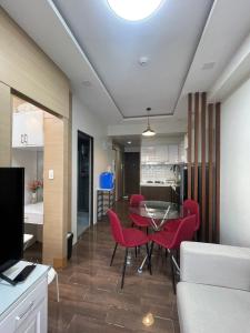 Beauty Makati Penthouse 4 room Family Condo