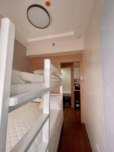 Beauty Makati Penthouse 4 room Family Condo