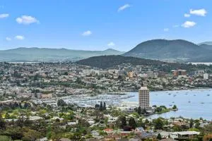 stunning sandy bay retreat - Taroona