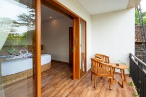 Phòng Giường Đôi Có Ban Công (Double Room with Balcony)