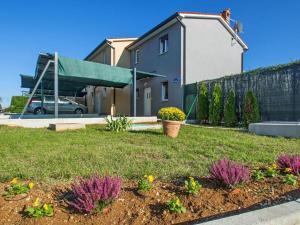 Dora Comfortable holiday residence