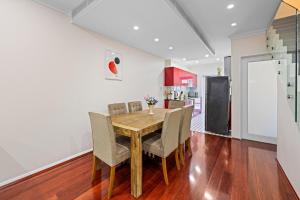 Fish Market 2BR Stylish House -10 mins Walk