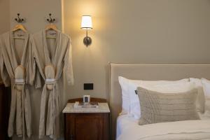 Narraweema Guesthouse - Historic Luxury BnB Retreat