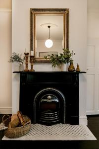 Narraweema Guesthouse - Historic Luxury BnB Retreat