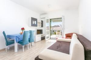 Apartments by the sea Brela, Makarska - 21803
