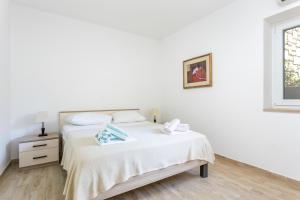 Apartments by the sea Brela, Makarska - 21803