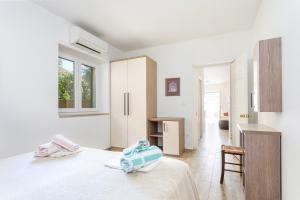 Apartments by the sea Brela, Makarska - 21803