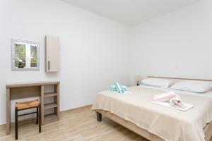 Apartments by the sea Brela, Makarska - 21803