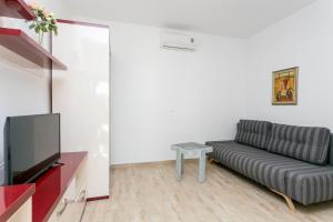Apartments by the sea Brela, Makarska - 21803