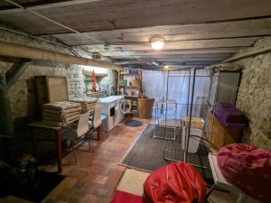 Maisons de vacances Maison XVIIIe avec jardin privatif - Yevre le Chatel - FR-1-590-440 : photos des chambres