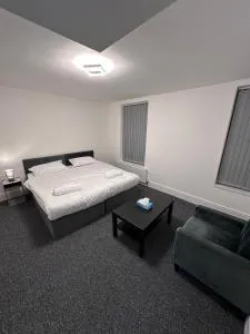 Modern Two-Bedroom Apartment - Heaton Chapel Modern Two-Bedroom Apartment - Heaton Chapel