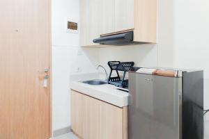 Homey and Modern Studio Apartment B Residence By Travelio