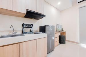 Homey and Modern Studio Apartment B Residence By Travelio