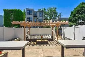 Jersey City Retreat w Private Backyard Bonfire Near NYC - 泽西市