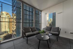 Sydney CBD modern apt with pool gym 10ppl