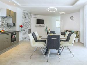 Villa Dina Comfortable holiday residence