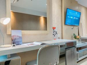 Good and Homey Studio Apartment at Springhill Terrace Residence By Travelio