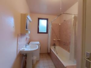 Maison familiale à 750m de la plage, jardin et parking privé - FR-1-364-84