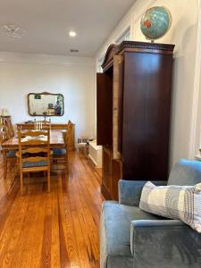 New Orleans Cottage 2 Bed 1 Bath Carseat Included