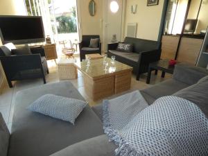 Maisons de vacances Maison Moderne 8 Pers PMR, Proche Plage et Foret - Notre-Dame-de-Monts - FR-1-540-253 : photos des chambres