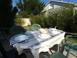 Maisons de vacances Maison Moderne 8 Pers PMR, Proche Plage et Foret - Notre-Dame-de-Monts - FR-1-540-253 : photos des chambres