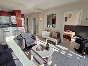 Appartement 2 pièces climatisé centre Sainte-Maxime avec parking et balcon - FR-1-780-70