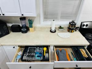 Contemporary Studio Near Mojave Aerospace Airport