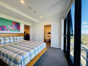 2Bed 2Bath,2Car Park, cool vibe Balcony in the sky